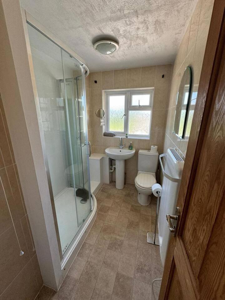 Breath Taking Sea View 2 Bedroom Sleeps 6- Parking 본머스 외부 사진